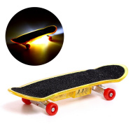 Скейт пальчиковый Тони со световыми эффектами цвет в ассортименте