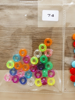Бусины пластик цветные колечки №74